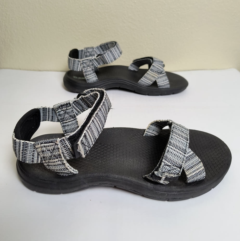 Magellan 8B Outdoors Black White STRAPPY SANDAL with Geometric Sport